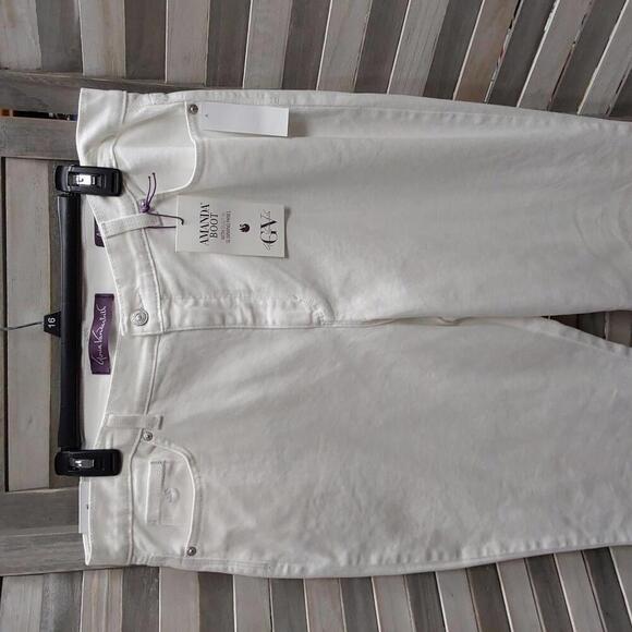 Amanda High-Waisted Bootcut Jeans | Gloria Vanderbilt | 16 - Picture 3 of 15